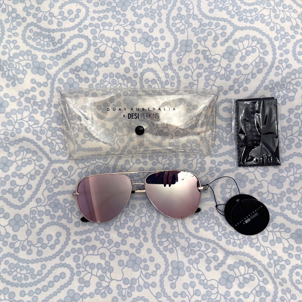 Brand New Quay Australia High Key Mini Sunglasses With Case & Lens Cloth